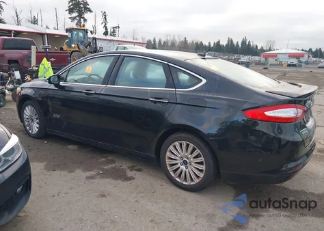 2014 Ford Fusion Energi Titanium from USA, damaged, VIN 3FA6P0SU4ER195653